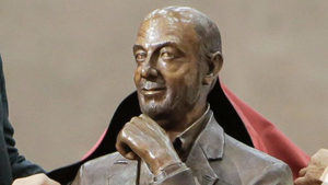 Muchas mofas por la estatua de Rubalcaba: los mejores memes