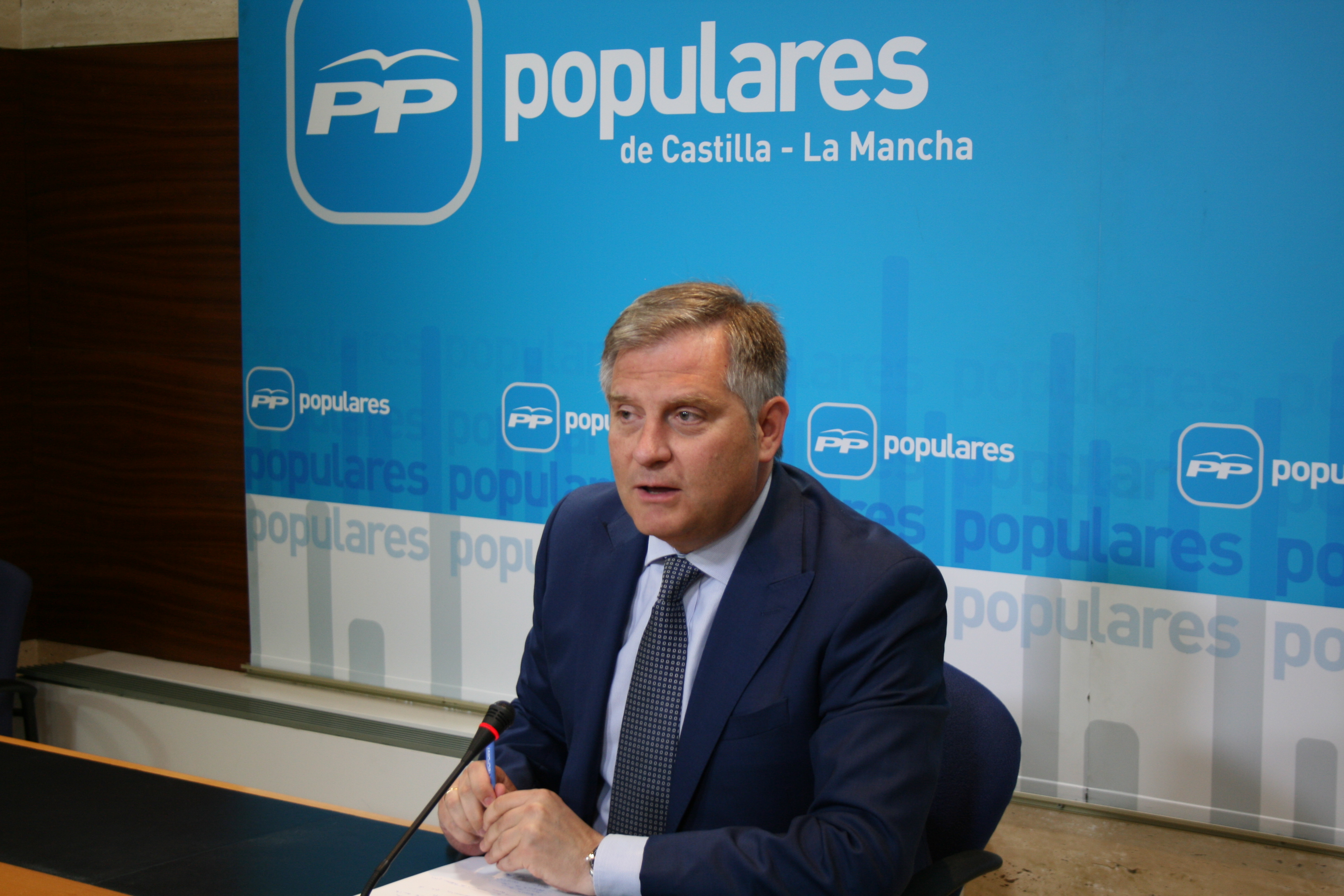 El PP-CLM tacha de "paripé" la reunión entre Page y Molina