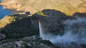 Estabilizado el incendio en Cabo Tiñoso: casi 100 hectáreas calcinadas por un cable roto