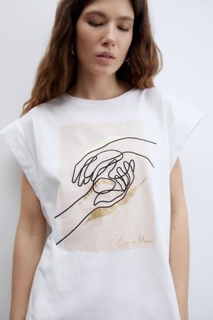 Sfera diseña en colaboración con ONCE una camiseta en favor de personas sordociegas