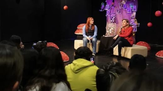Candelaria Testa, alcaldesa de Alcorcón, y Miriam Benítez, concejala de Cultura y Festejos