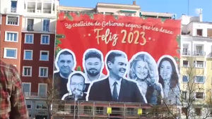 El polémico cartel de Nuevas Generaciones del PP en plena calle Ferraz, cerca de la sede del PSOE