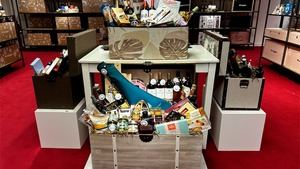 El Corte Inglés elabora más de 360.000 cestas y lotes de Navidad con productos de primera calidad