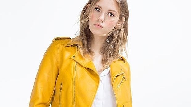 La chaqueta de cuero amarilla de Zara se convierte en un fenómeno viral