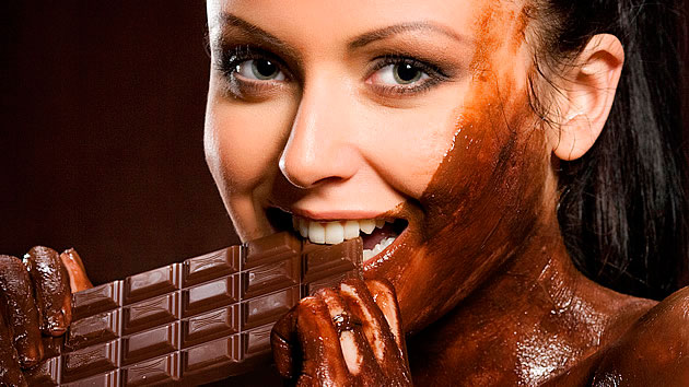 ¿Por qué las mujeres toman mucho chocolate y les gusta tanto?