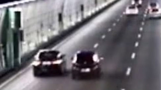 Imagen del vídeo del pique entre los dos coches