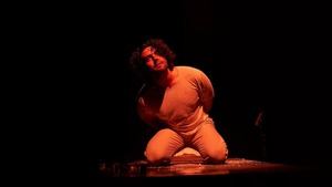 Crítica de la obra de teatro 'A fuego': ontología incendiaria y jocosa del ser