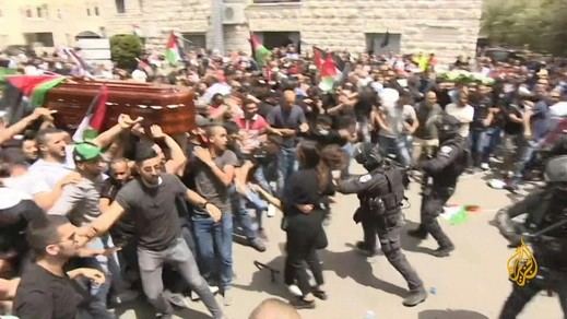El vídeo de la polémica: policías israelíes agrediendo al cortejo fúnebre de la periodista palestina asesinada