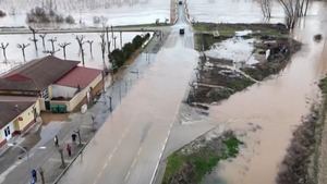 Alerta y evacuaciones en varias zonas de Soria ante la crecida del Duero