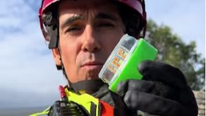 Aumentan las voces críticas contra la baliza V16 pero la DGT no recula