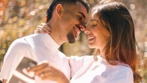 Luna Serrat y Dani Ceballos anuncian que serán padres de mellizos