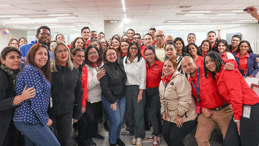 Delcy Rodríguez, con funcionarios