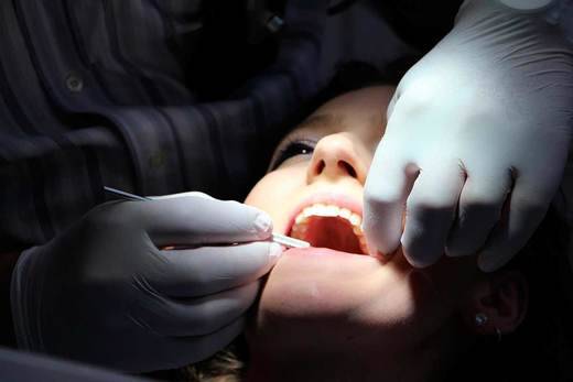 La lucha entre las clinicas dentales locales y las franquicias dentales