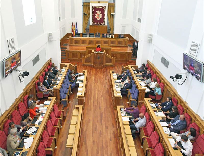 Las Cortes debatirán esta semana sobre la devolución de la extra a los funcionarios