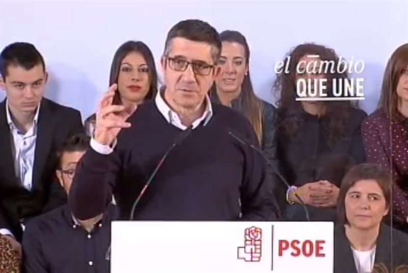 Patxi López espera que de las urnas salga "un adiós Mariano, hola Pedro" porque España "se la juega"