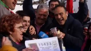 Acuerdo en Villamanín para que todos cobren 'El Gordo' tras el error: ¿tiene validez?