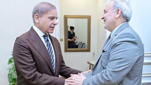Primer Ministro de Pakistán Muhammad Shehbaz Sharif y Reza Amiri Moghadam, embajador iraní.