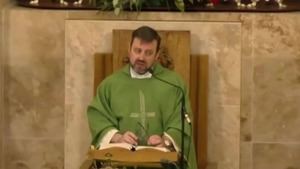 El aplaudido discurso del cura de Valdepeñas contra la explotación a los temporeros: "se pagan las horas extra"