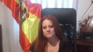 Nueva polémica por los pactos PP-Vox: la directora general de Justicia de Aragón pillada con una bandera franquista