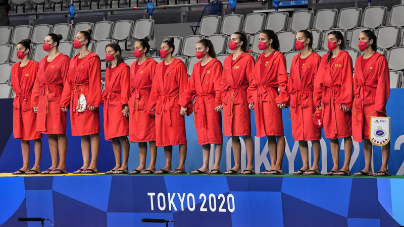 2 medallas más: plata en waterpolo femenino y bronce en balonmano masculino