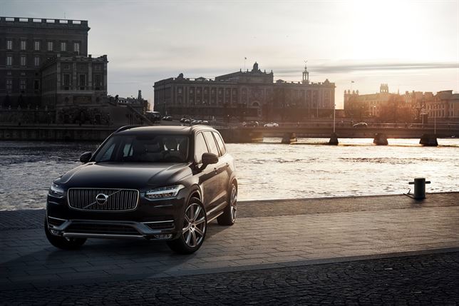 Volvo lanza en España la nueva generación del XC90, con dos primicias mundiales de seguridad