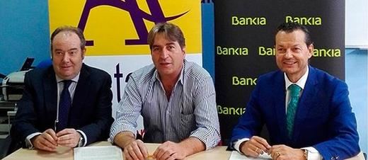 Bankia y los transportistas autónomos de Salamanca firman un convenio para ofrecer ventajas financieras a este colectivo