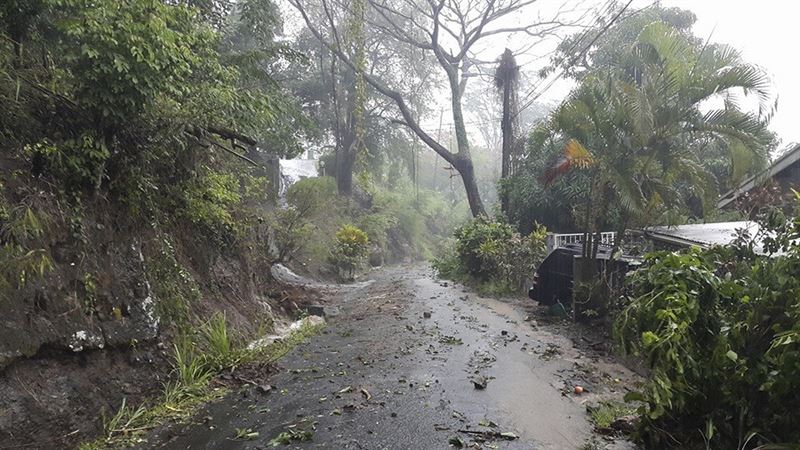 Elevan a 35 los muertos en Dominica por el paso de 'erika'