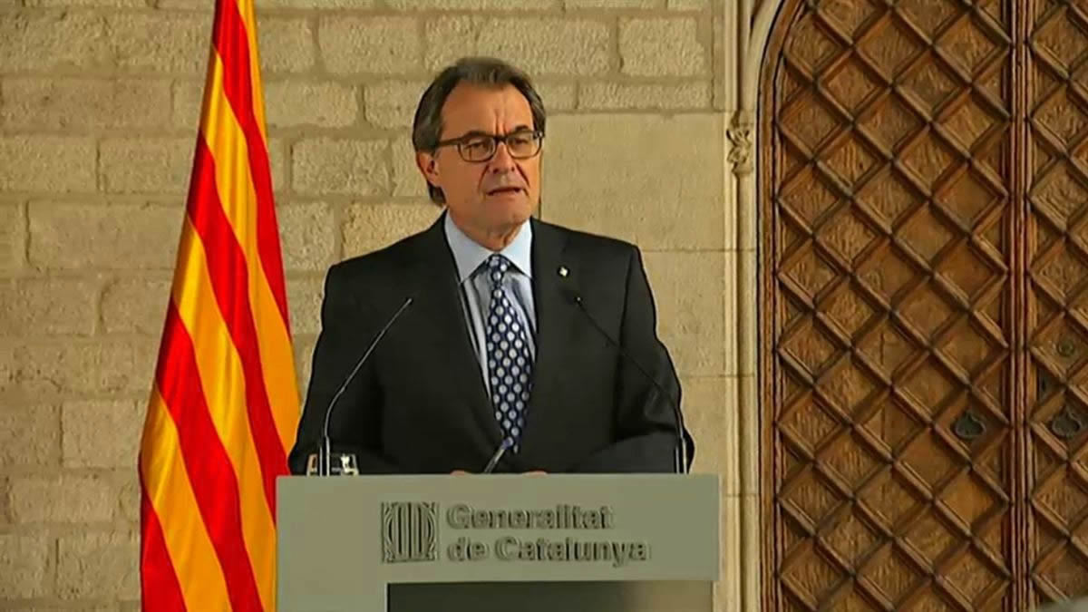 Artur Mas, erigido en mártir de Cataluña: "Me declaro máximo responsable del 9-N"
 