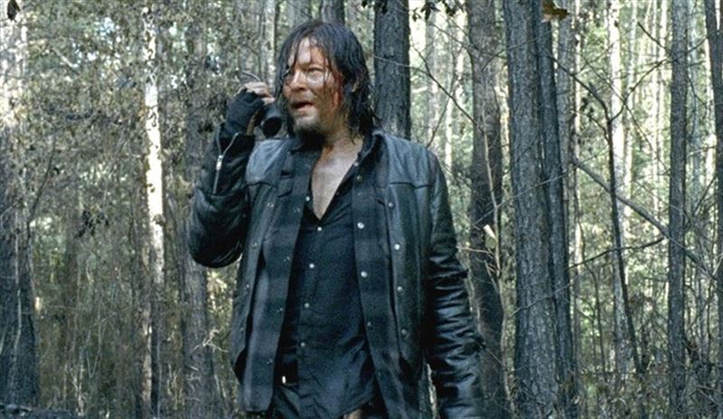 'The Walking Dead': la voz que escucha Daryl por el walkie-talkie...