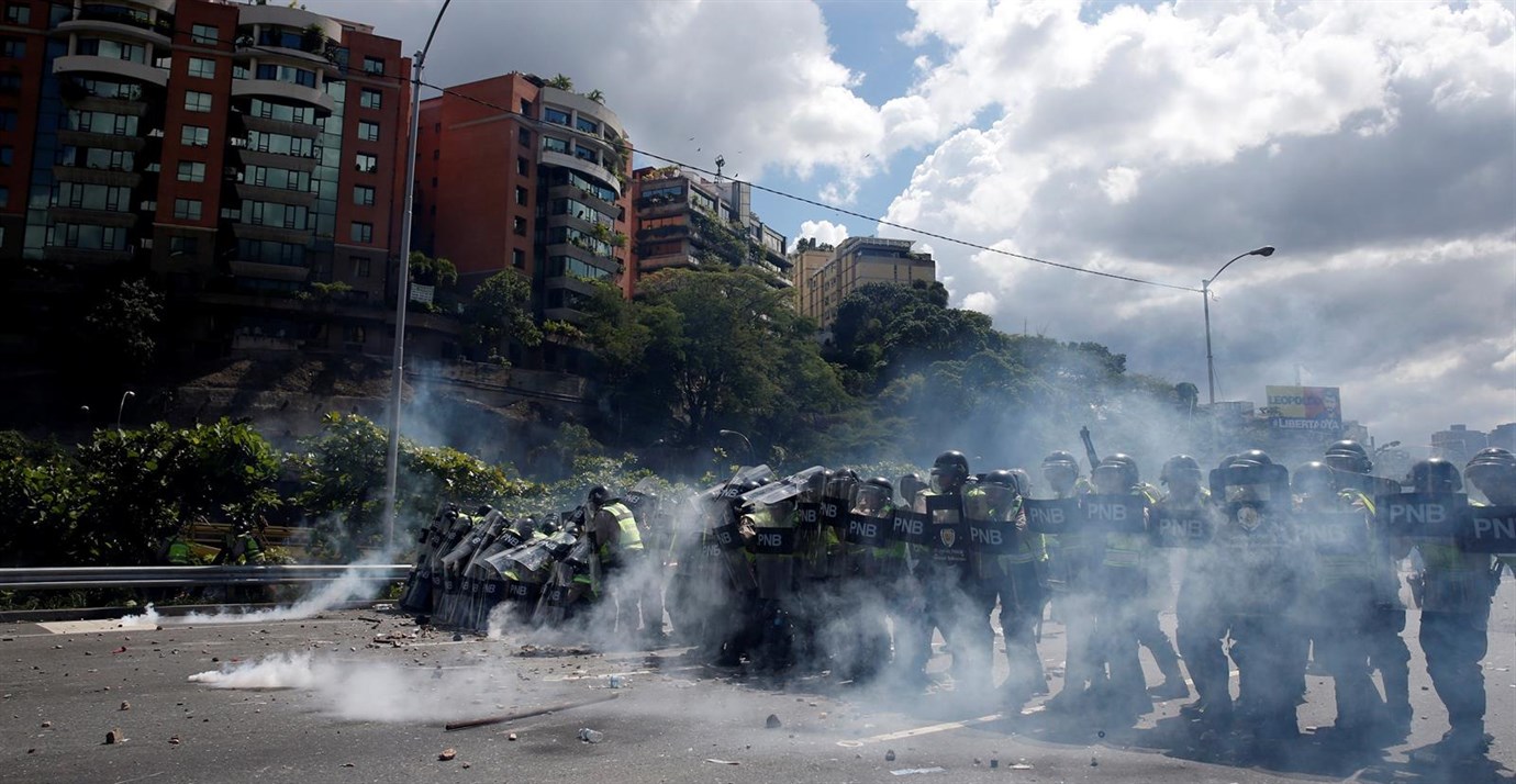 La "gran toma de Caracas" finalizó sin graves incidentes y con miles de personas exigiendo el fin del 'chavismo'