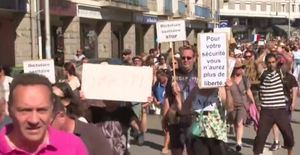 Manifestaciones multitudinarias en Francia contra la "dictadura sanitaria"