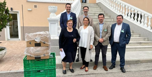 Primera entrega de alimentos a la Residencia Hogar Villa Paz por parte de Mercadona