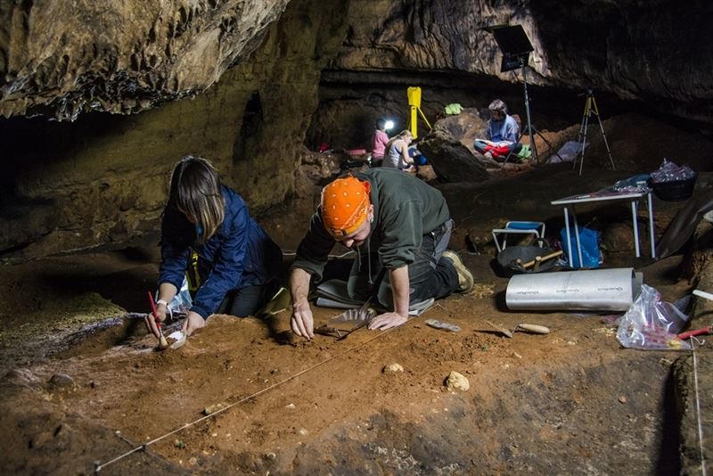 Investigan en la cueva de Los Casares de Guadalajara