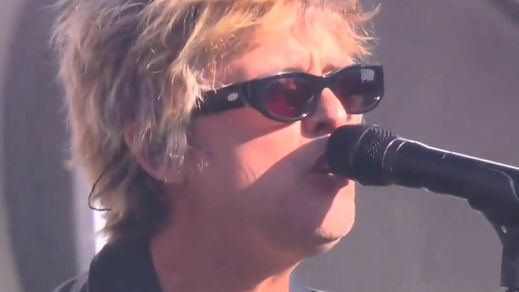 Green Day, durante su actuación en la Super Bowl