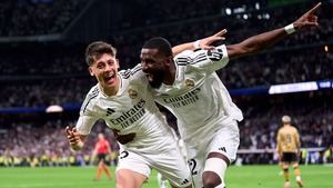 El Madrid, a la final de Copa tras sobrevivir a una lotería de goles en el Bernabéu (4-4)