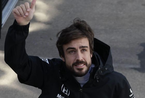 Sigue el 'annus horribilis' de Alonso: en el GP de Austria le embiste Raikkonnen y abandona