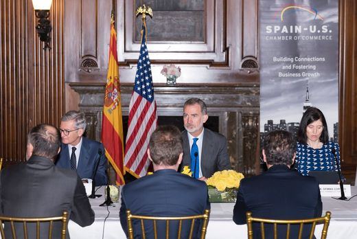 El Rey Felipe VI y enfrente Pedro Azagra, CEO de Iberdrola USA (Avangrid), junto a otros empresarios.