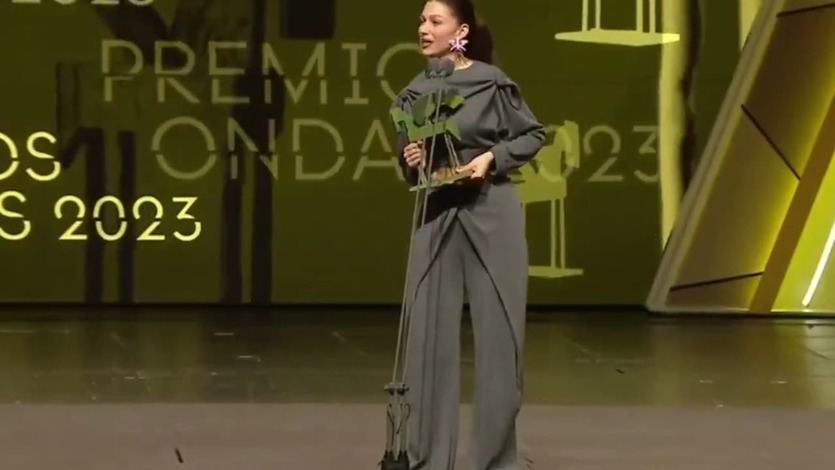 Úrsula Corberó recogiendo el Premio Ondas