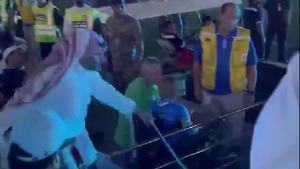 Un aficionado da latigazos a un jugador tras perder la Supercopa de Arabia