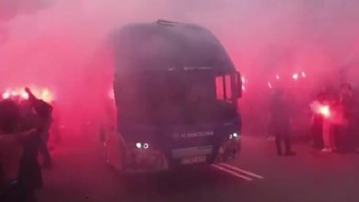 Autobús del Barça increpado por aficionados