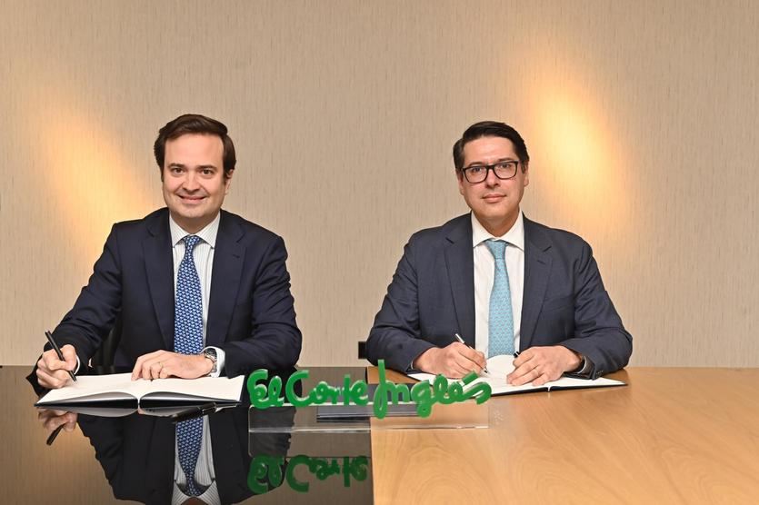 Santiago Bau, director general corporativo de El Corte Inglés, a la izquierda, y el vicepresidente del BEI, Ricardo Mourinho Félix, a la derecha