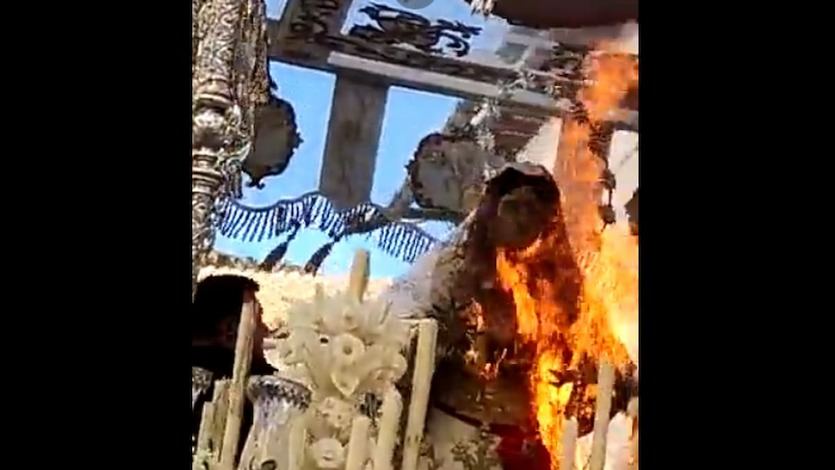 Virgen del Rocío ardiendo en Vélez-Málaga