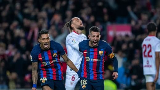 Jordi Alba celebra su gol con el Barça