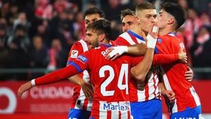 El cuento de hadas del Girona, sin final: 3-0 al Alavés para afianzarse en el liderato