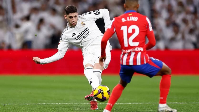 Valverde y Lino, en el último derbi liguero entre Real Madrid y Atlético