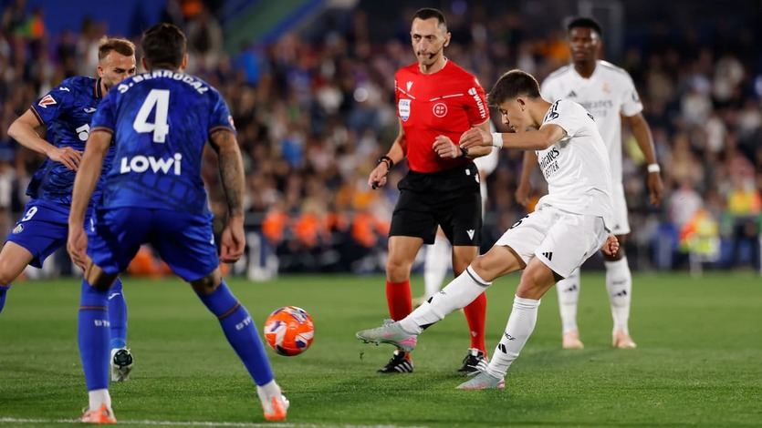 Güler, en el disparo del único gol del encuentro