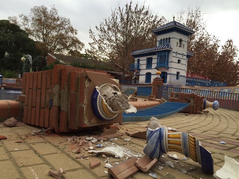 Destrozan parte de la cerámica de los Jardines del Prado de Talavera