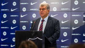 Laporta justifica su corte de mangas y desmiente su comportamiento en el palco