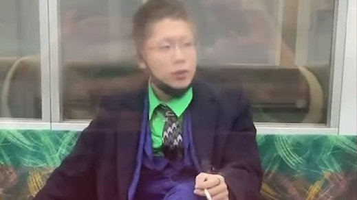 Un joven disfrazado de Joker acuchilla a varios pasajeros en el metro de Tokio