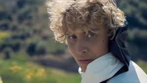 Joseph Zada como Haymitch